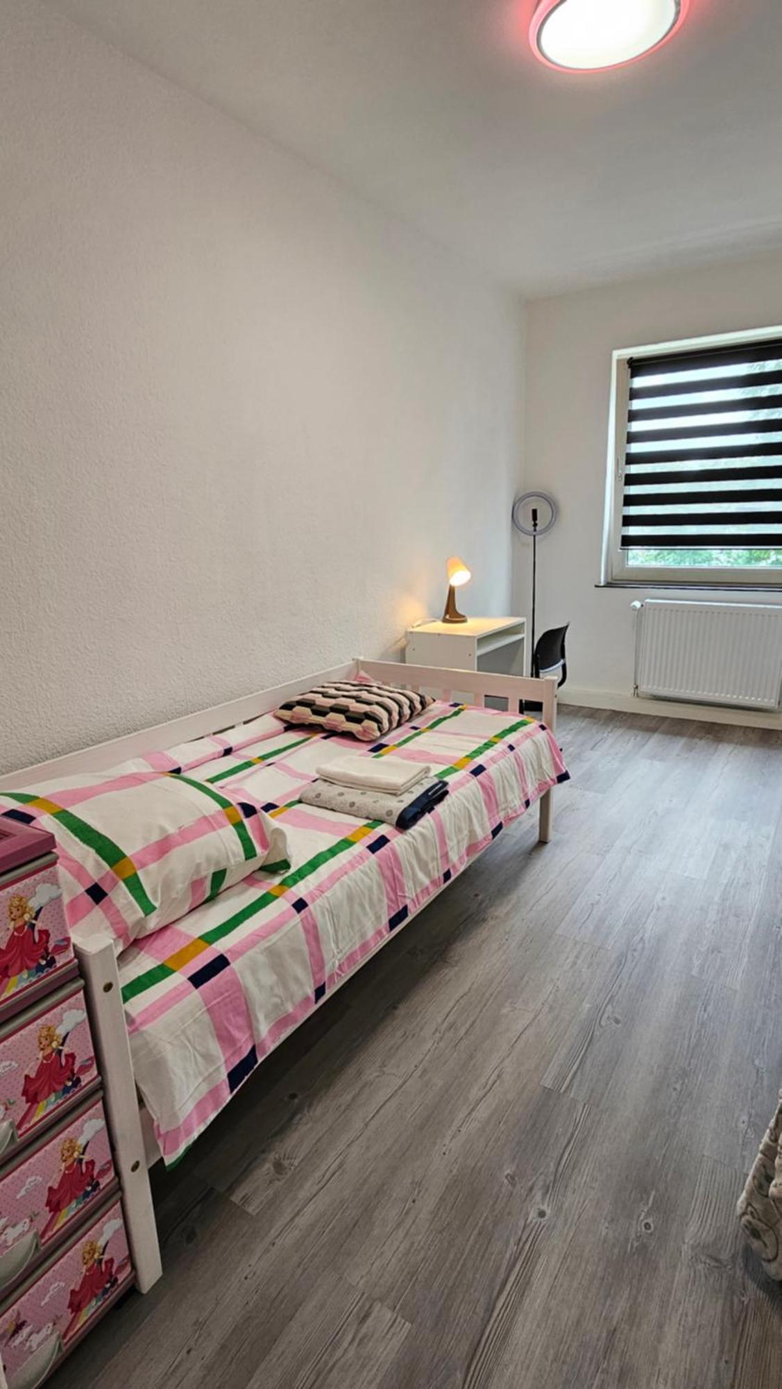 Appartamento Zimmer In Bilk-Zentrum Duesseldorf Esterno foto