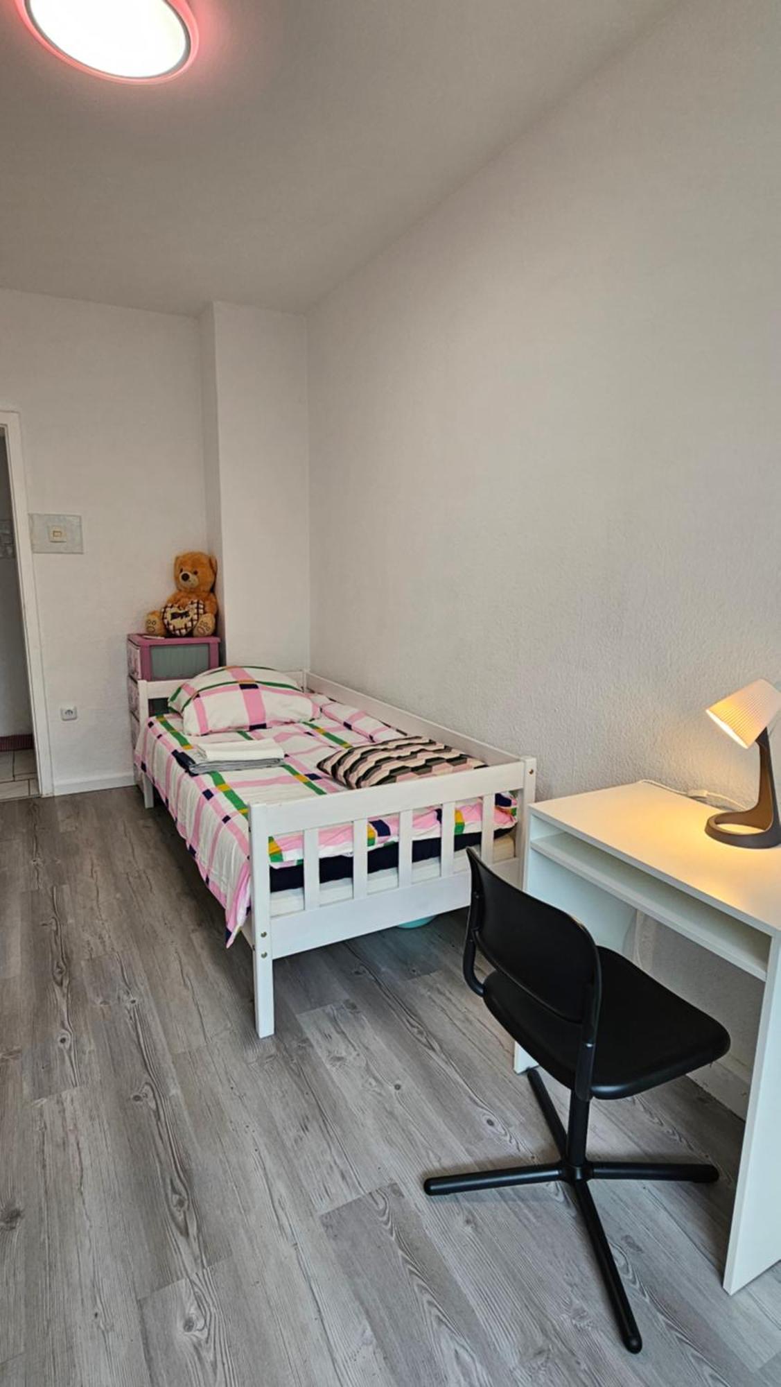 Appartamento Zimmer In Bilk-Zentrum Duesseldorf Esterno foto